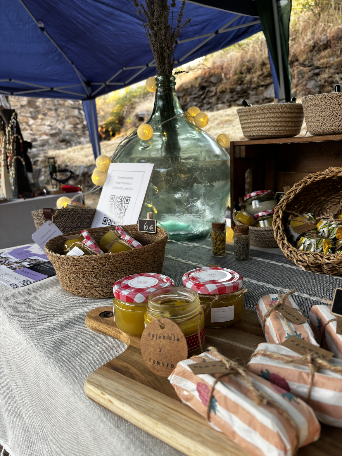 Mercado artesanal en Zaldierna: así vivimos las Jornadas Culturales con Casa Xalbi y nuestra cosmética natural